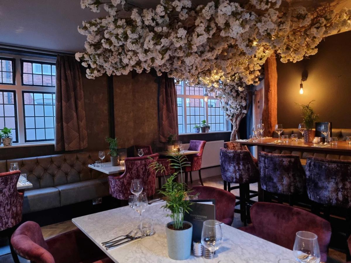 The Lion Hotel Brewood Exterior foto