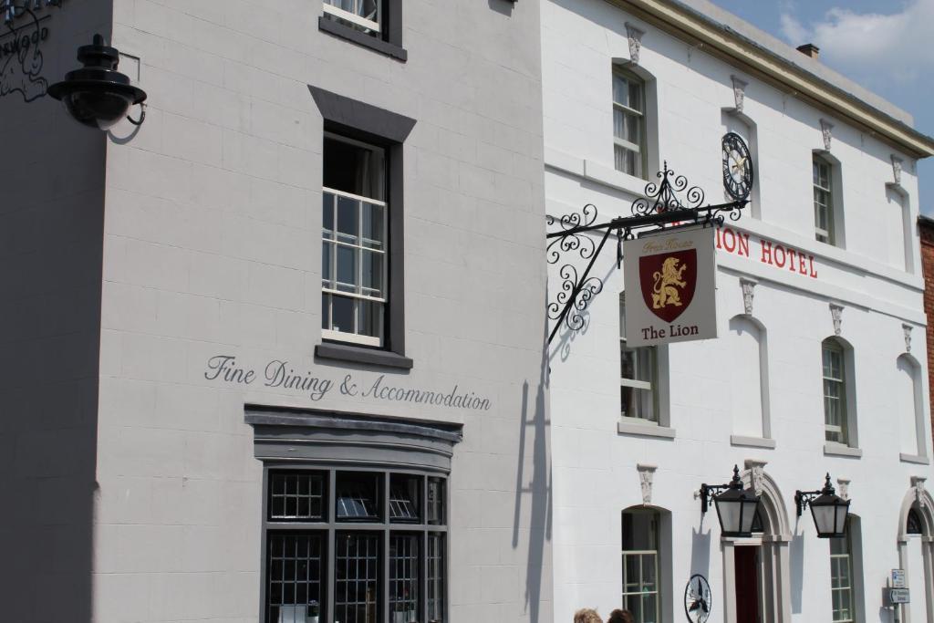 The Lion Hotel Brewood Exterior foto
